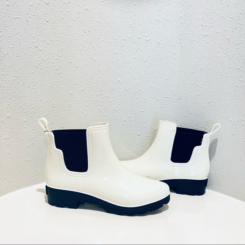 Seven 7 Dover Women’s White Rain Ankle Boots Size 10 NWT
